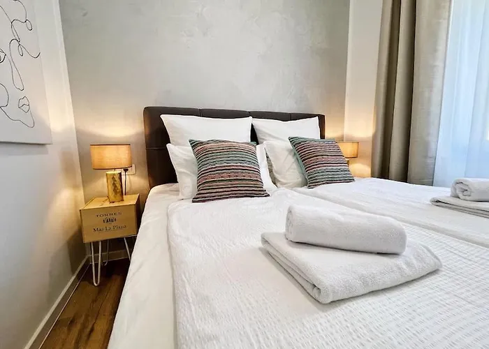 아파트 Chariming And Comfy Studio 풀라