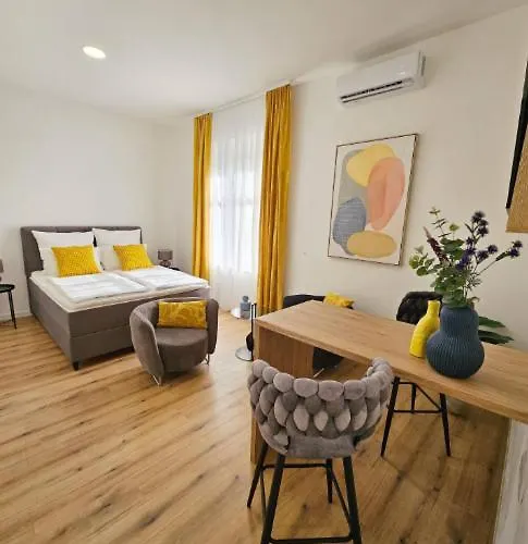 아파트 Chariming And Comfy Studio 풀라