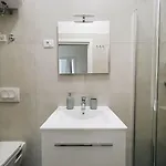 דירה Chariming And Comfy Studio *