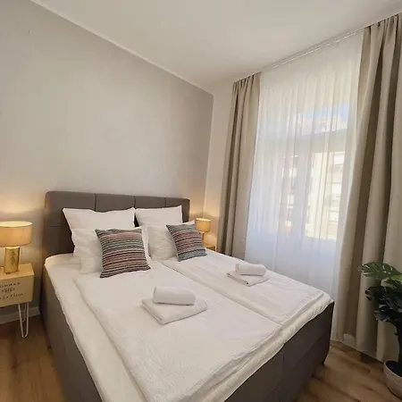דירה Chariming And Comfy Studio פולה