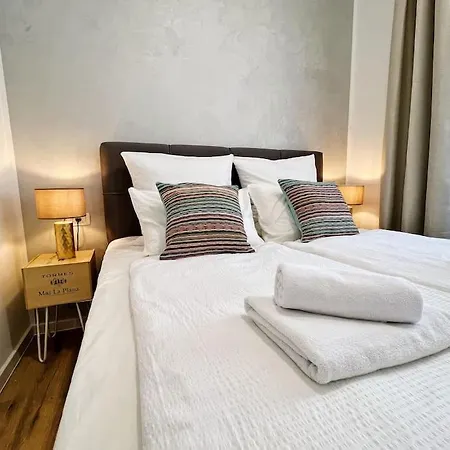 דירה Chariming And Comfy Studio פולה
