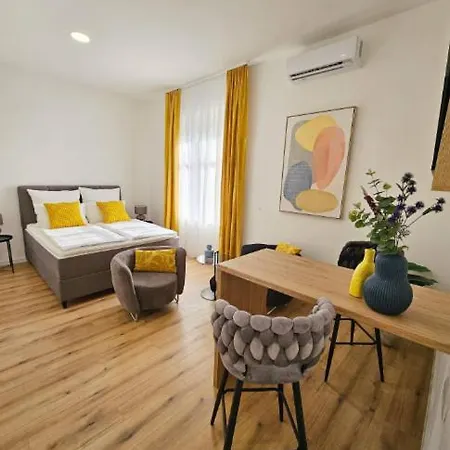 דירה Chariming And Comfy Studio פולה