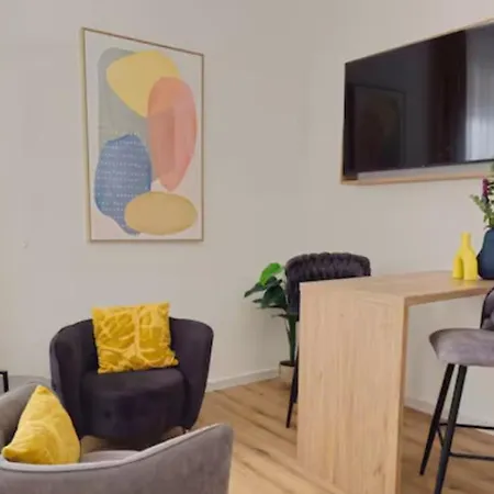 דירה Chariming And Comfy Studio *